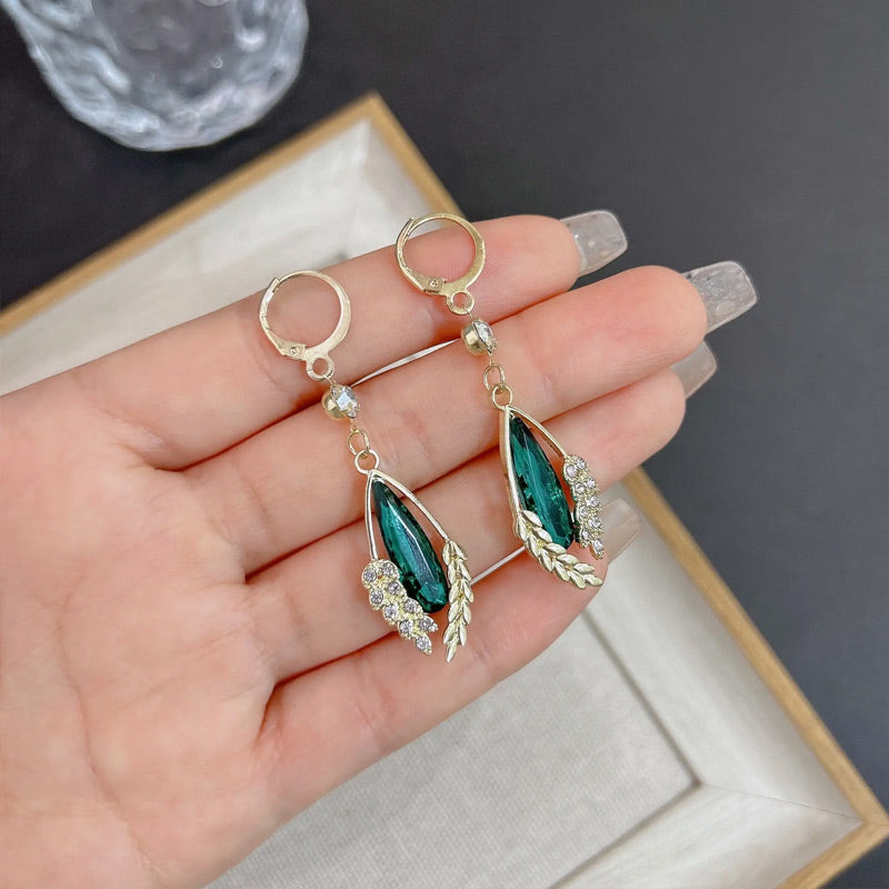 🔥2025 Hot Sale 🙋‍♀️ Only Today 50% OFF🌟 Sparkly Green Dangle Huggie Earrings