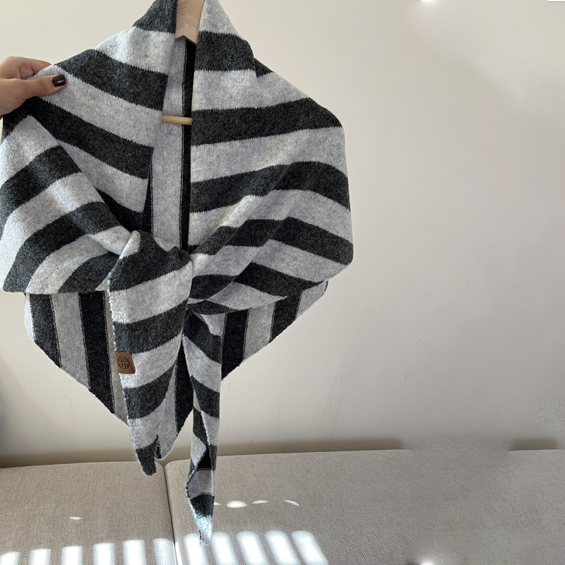 Women’s Fashionable Triangle Shawl Scarf