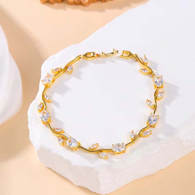 🍀Women's Dainty Leaf Charm Bracelet