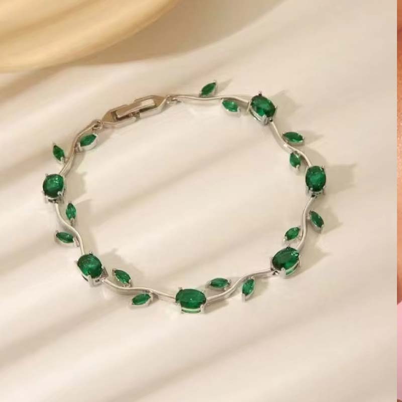 🍀Women's Dainty Leaf Charm Bracelet
